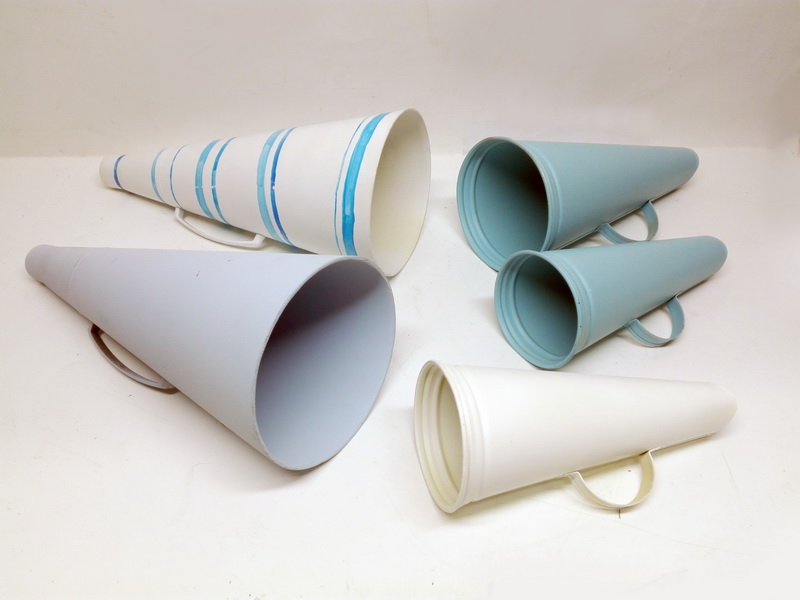 megafono pintado plastico metal l42.5 o19.3 2u l35.5 o16.5 1u l29.5 o12.5 2u